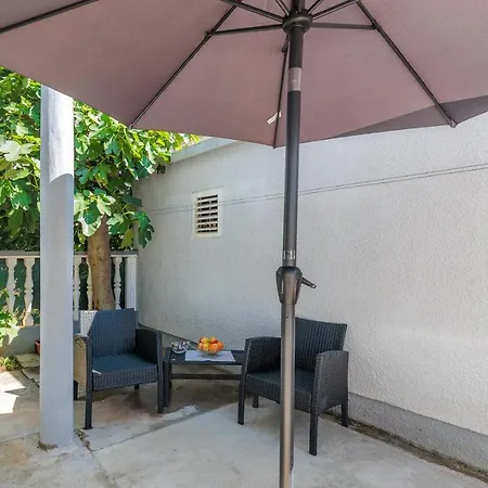 Ema Apartment *